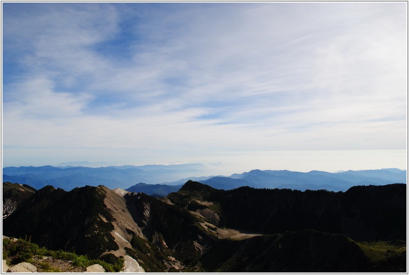 2012-07-13 07-52-34從南湖大山看向東北方.JPG